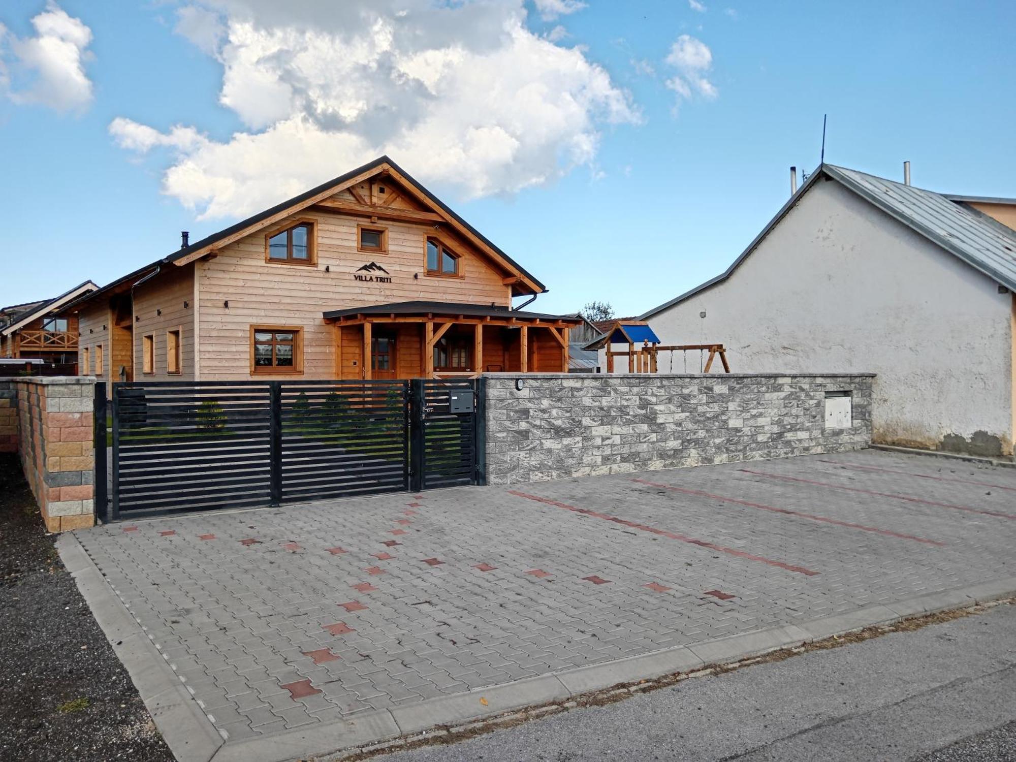 Villa Triti Stara Lesna Bagian luar foto